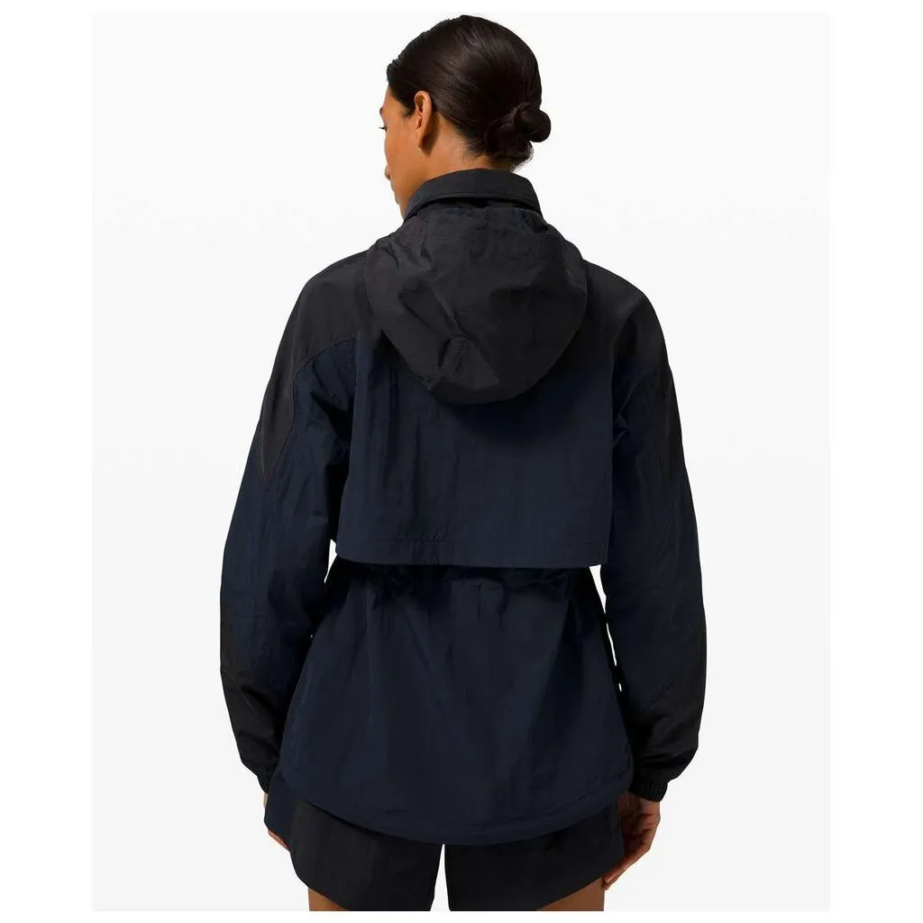 Lululemon Evergreen Anorak Windbreaker in True Navy/Black - Size 4